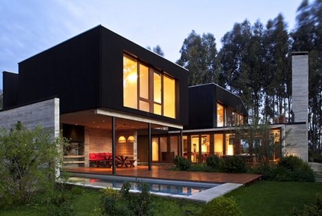 Original Playful Layout Showcased by Omnibus House in Chile