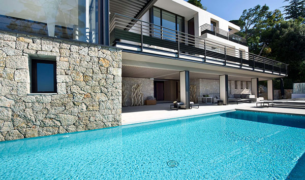 Holiday Villa Baie swimming pool Holiday Teasing: Impressive Villa Baie on the French Riviera