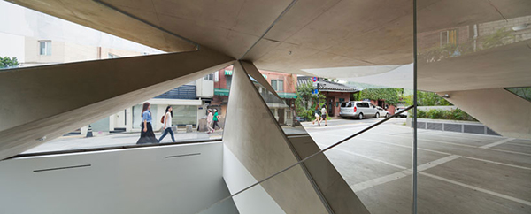 Overlooking People1 Steel Contemporary Shaped Art Centre in South Korea