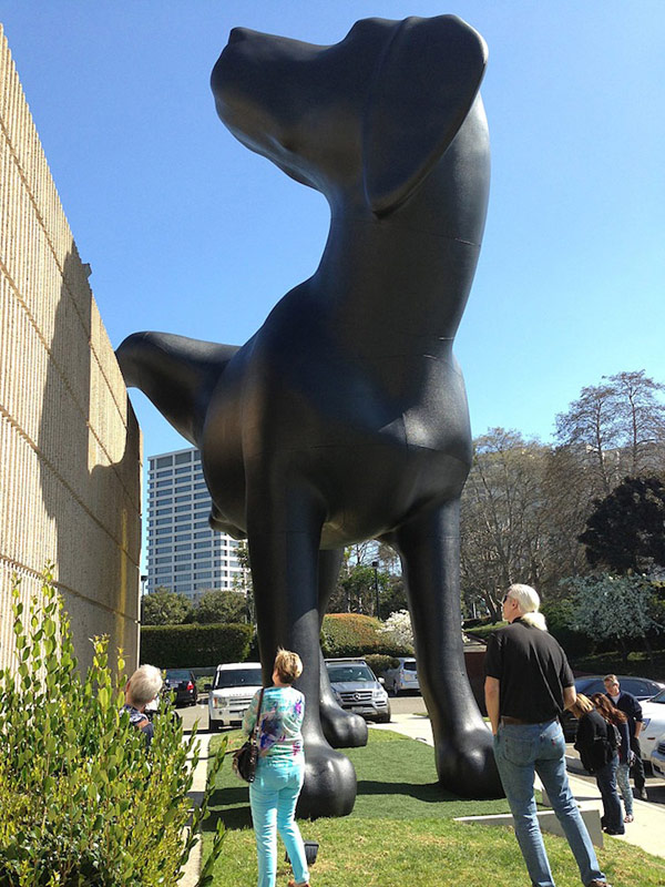 richard jacksonbaddog Sculpting Irreverence: Giant Dog Marking Its Territory on Modern Art Museum