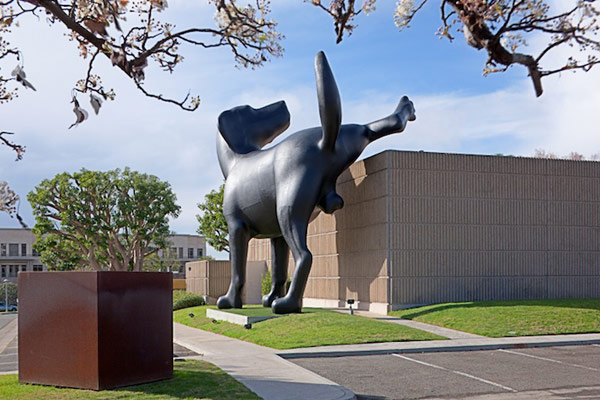 richardjacksonbaddog modern art Sculpting Irreverence: Giant Dog Marking Its Territory on Modern Art Museum