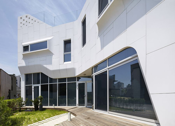 Pangyo House Detail Curvy Eccentric White Residence With Square Perforations 