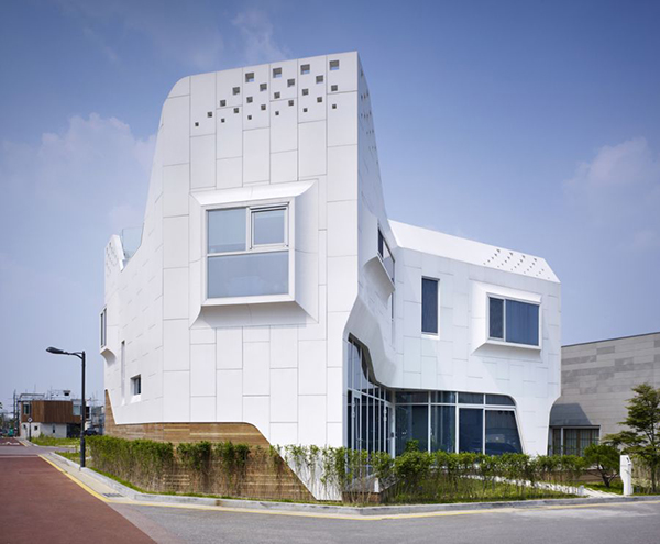 Curvy Details Curvy Eccentric White Residence With Square Perforations 
