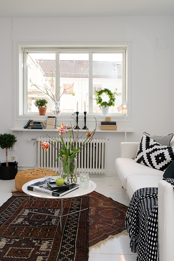 Shabby Carpet Gothenburgs Exquisite Side: Small Apartment Tastefully Designed 