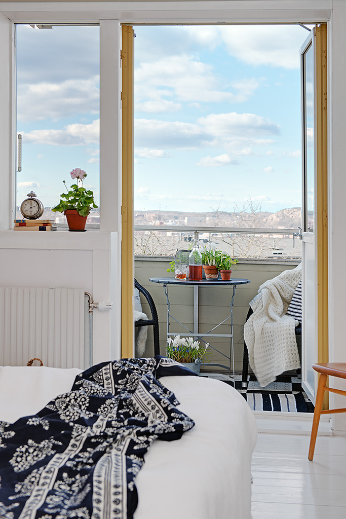 Bedroom Details Gothenburgs Exquisite Side: Small Apartment Tastefully Designed 