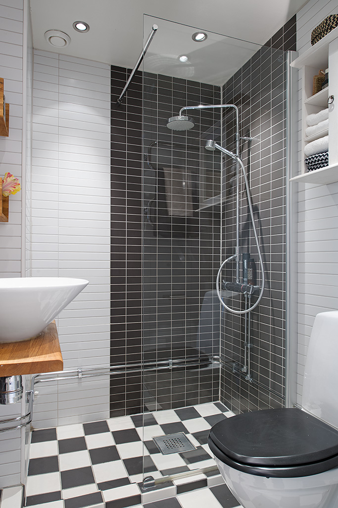 Bathroom4 Gothenburgs Exquisite Side: Small Apartment Tastefully Designed 